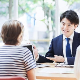 レオパレスの<br class="u-hiddenpc">資産コンサルタントのイメージ写真