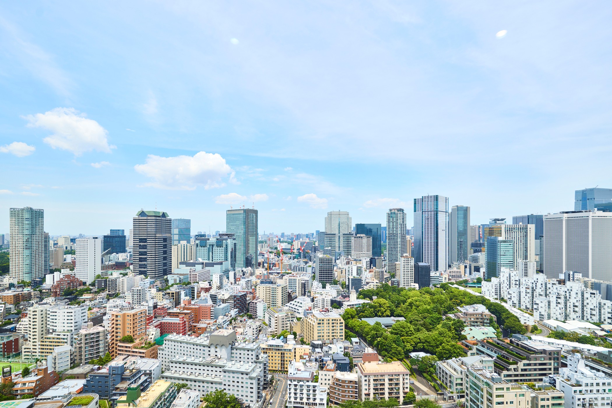 都心部に立ち並ぶ高層ビル群